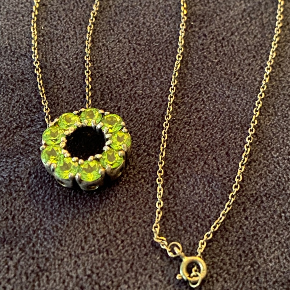 Elegant Gold Necklace with Peridot Gemstone Pendant